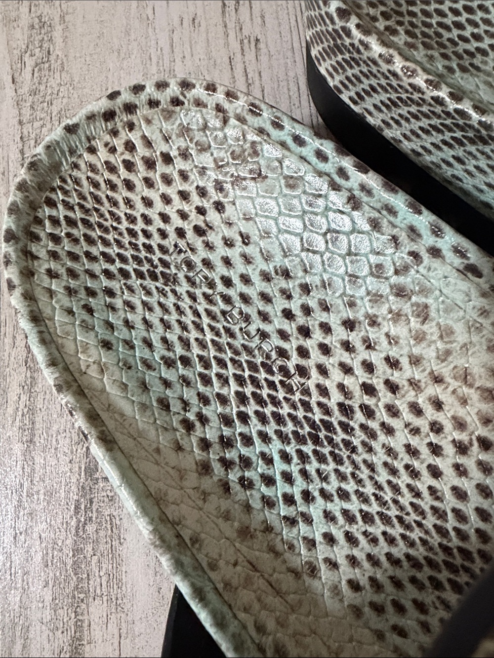 Tory Burch Miller Cloud Lug Sandals- Seaside Roccia Snakeskin Size 6.5. NWOB - Picture 7 of 16